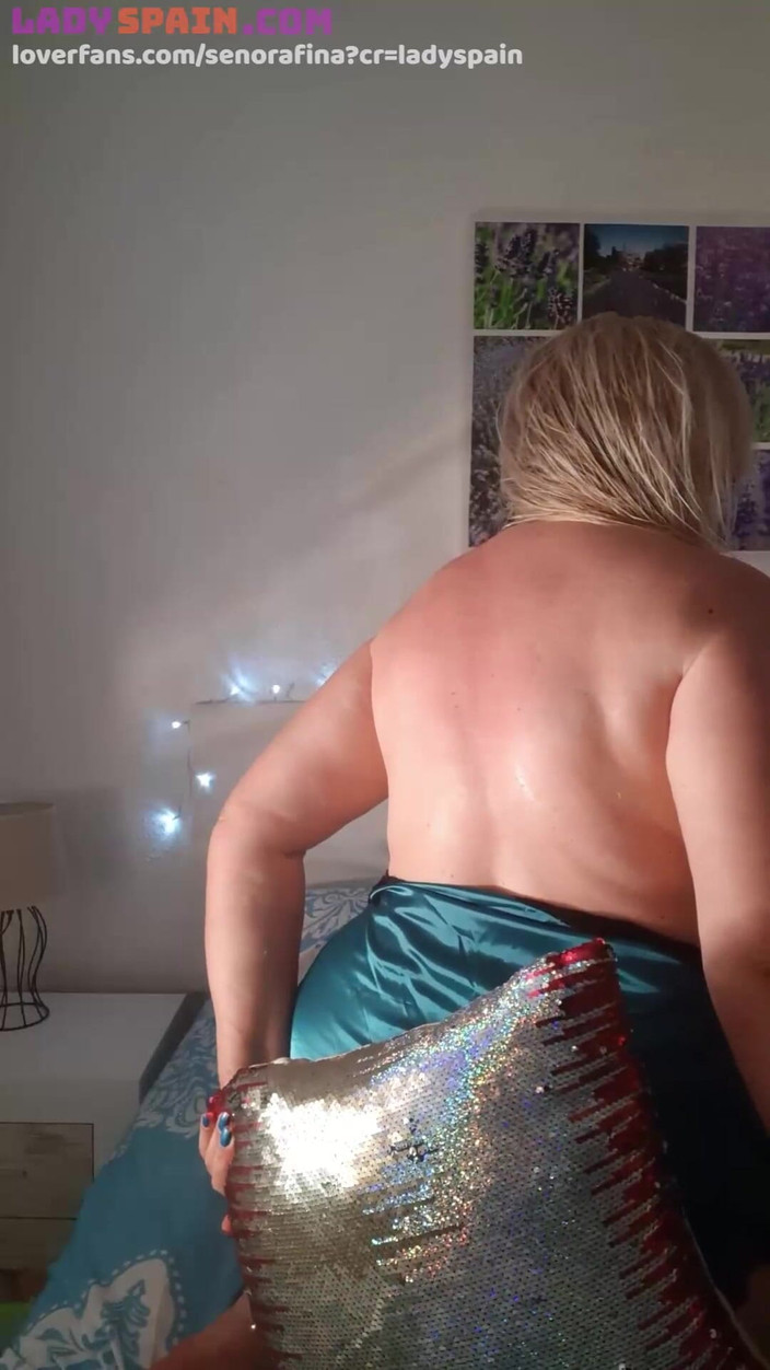 Lady Spain: Fina si dělá vlasy a masturbuje