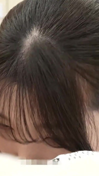 남편보다도 변태시아버지의 발기된 자지를 양손으로 딸치며 간호하고 싶은 여자의사 며느리의 치료 서비스