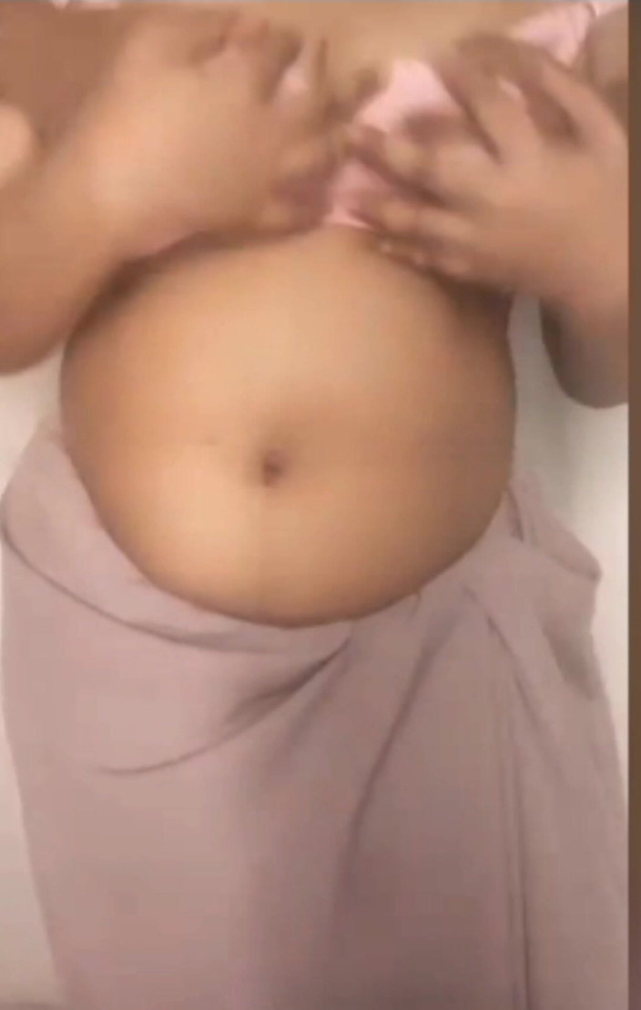 Jesmin18: Bangladeshi Sexy Bhabi Romance