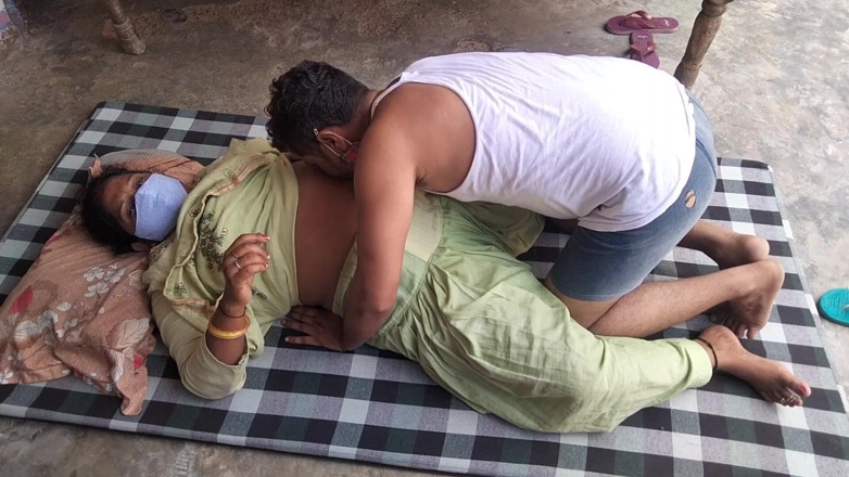 Yourgeeta8899: Kakak ipar india dientot habis-habisan sama teman lamanya di rumahnya