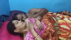 Diez 18 años mi novia india me folla , quitarse la ropa y prensar grandes tetas