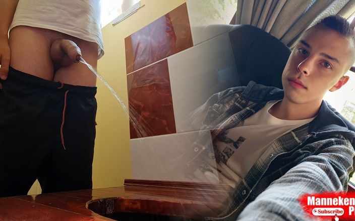 Manneken pis: Big Jet în toaleta publică - pișare