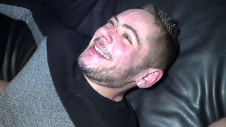 FIRST SEX EXPERIENCE WITH BOY: Bastian poprvé šuká bez kondomu XXL ptákem twink