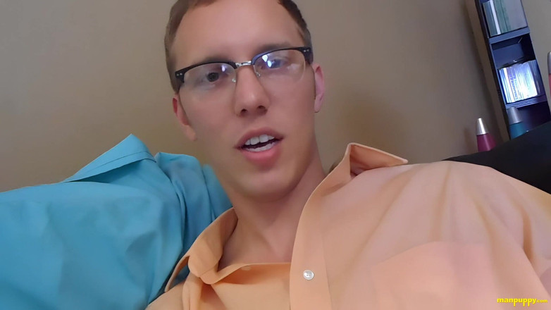 Man Puppy: Mọt sách khổng lồ cố gắng phớt lờ bạn