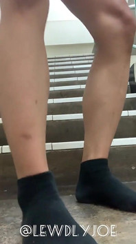 Honění, Dokud se nevystříkám bez rukou uvnitř mall emergency stairwell