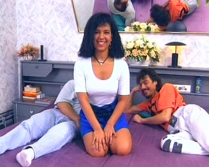 Deutsche Damen: Süßes deutsches schätzchen hart von zwei geilen typen gefickt