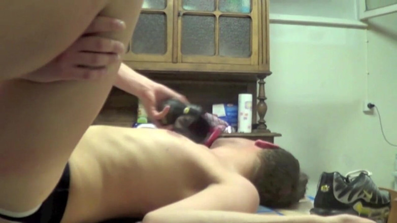 HUMLIATION AND SPANKING PORN: Твнік жорстко відтраханий в jockstrpa фаб'єн із домінуванням кросівок