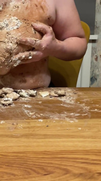 Çikolatalı marshmallow'ları göğüslerimle eziyorum bölüm 2