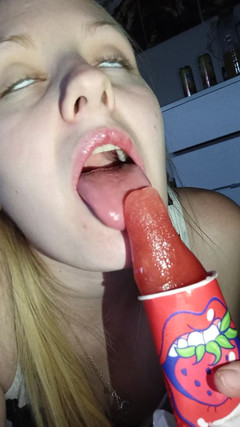 Miley Grey: Menjilat popsicle