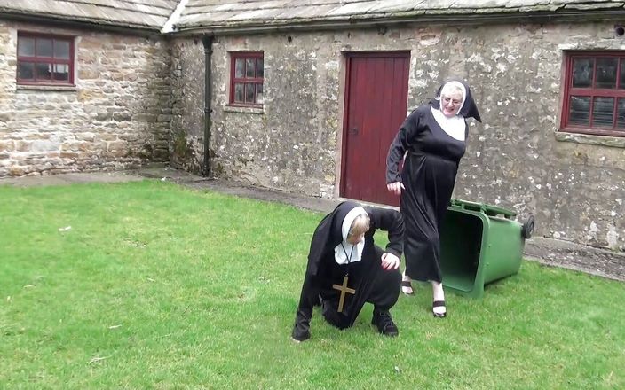 Dirty Doctors Clips: Nonnen auf der flucht