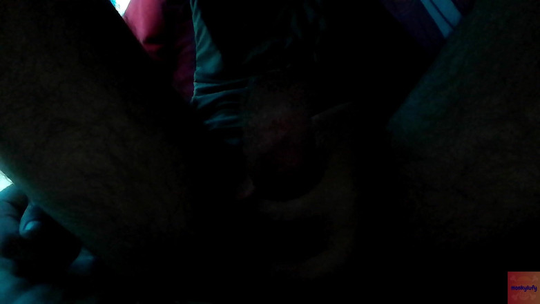 monkylufy: Masturbation devant une vidéo hentai