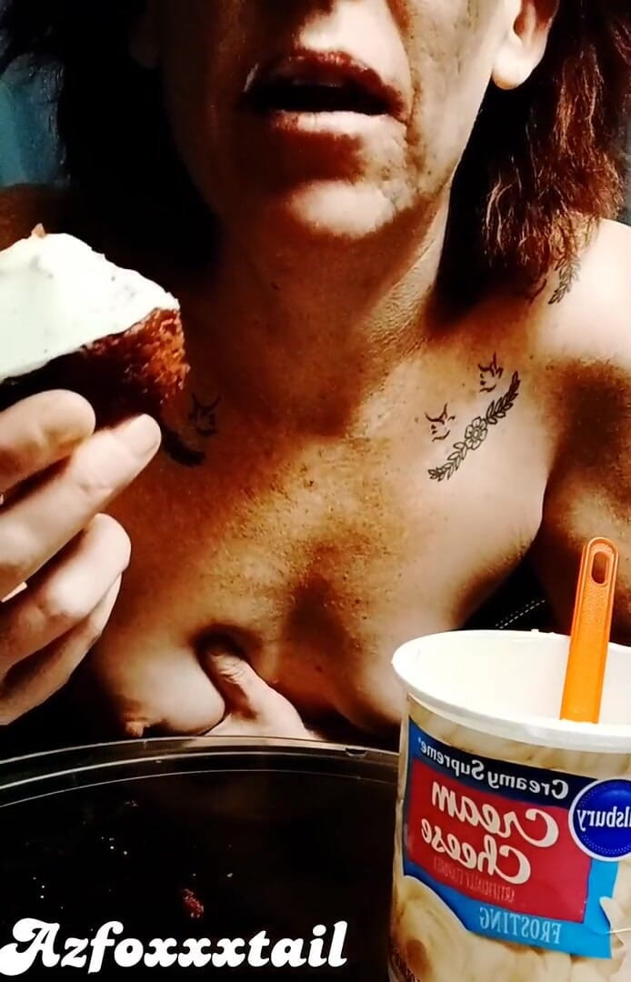 AzFoxxxTailPhelicia: Foodplay-cupcake-plná