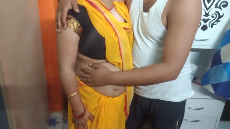 Manjushukla: Indian Cute Bhabhi Having Romance