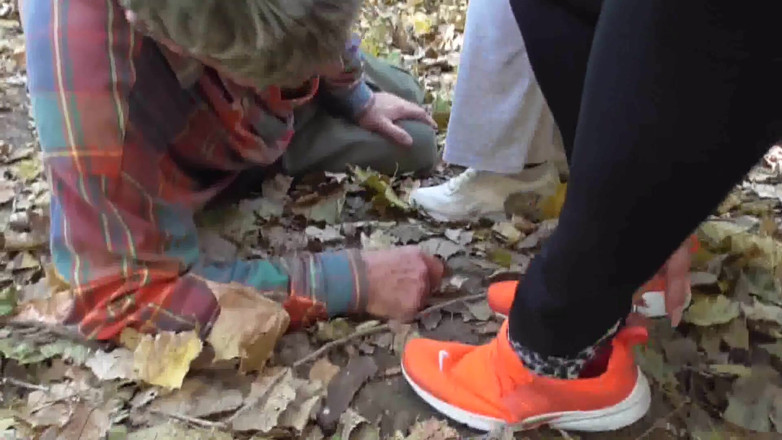 Foot Girls: Old slave must sniff stinky feet
