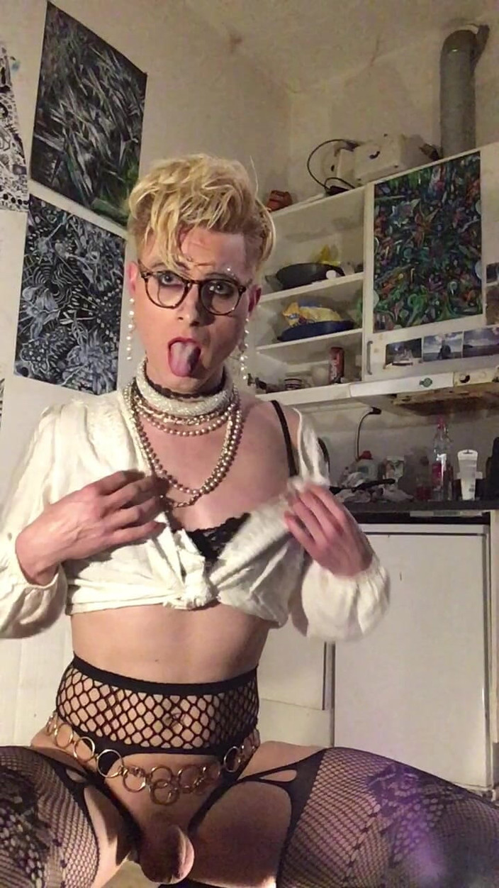 Sissy Cindy Slut: Uimitor dans femboy efeminat