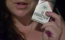 Fetish Frenzy: Velká kráska kouří s paní Michellou