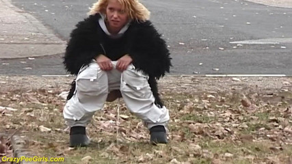 Crazy pee girls: Young girl pissing on street