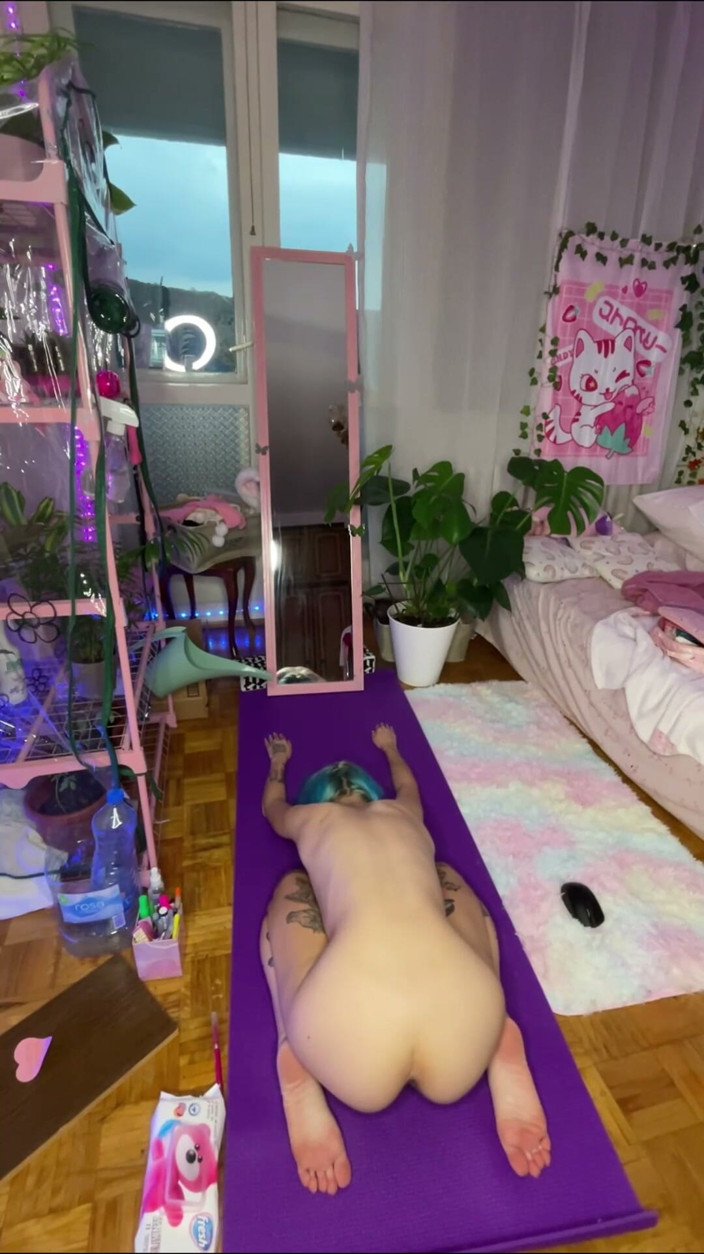 lanalovacutie: Yoga Naked