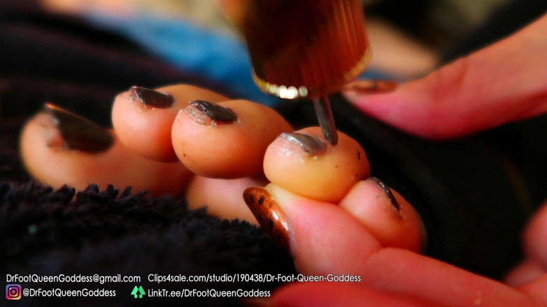 Dr. Foot Queen Goddess: Nagelmalerei (grau) teil 5