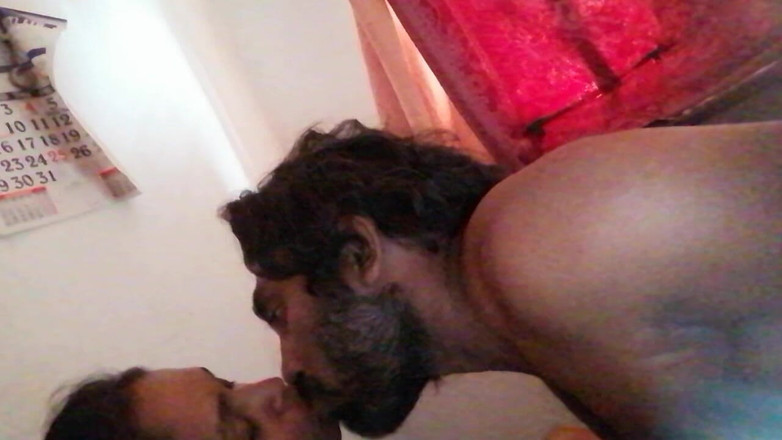 Tina Baby: Je taquine les tétons gonflés de ma tatie