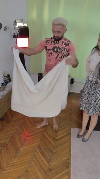 바닥에서 섹스하는 미시 마누라 Sissy Angel