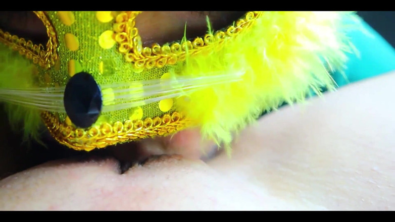 New241New: Clip de Lingând vaginul lui Nong New până când ejaculează...