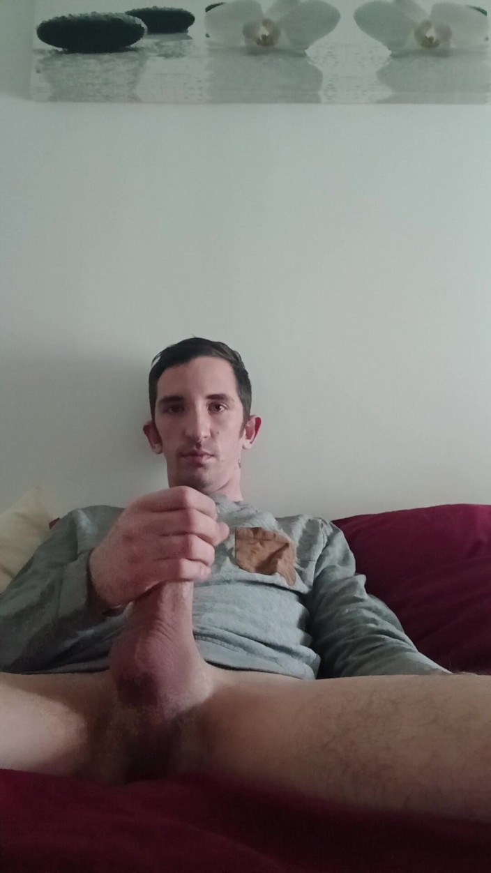Alexis bondoux: Handjob in Bed