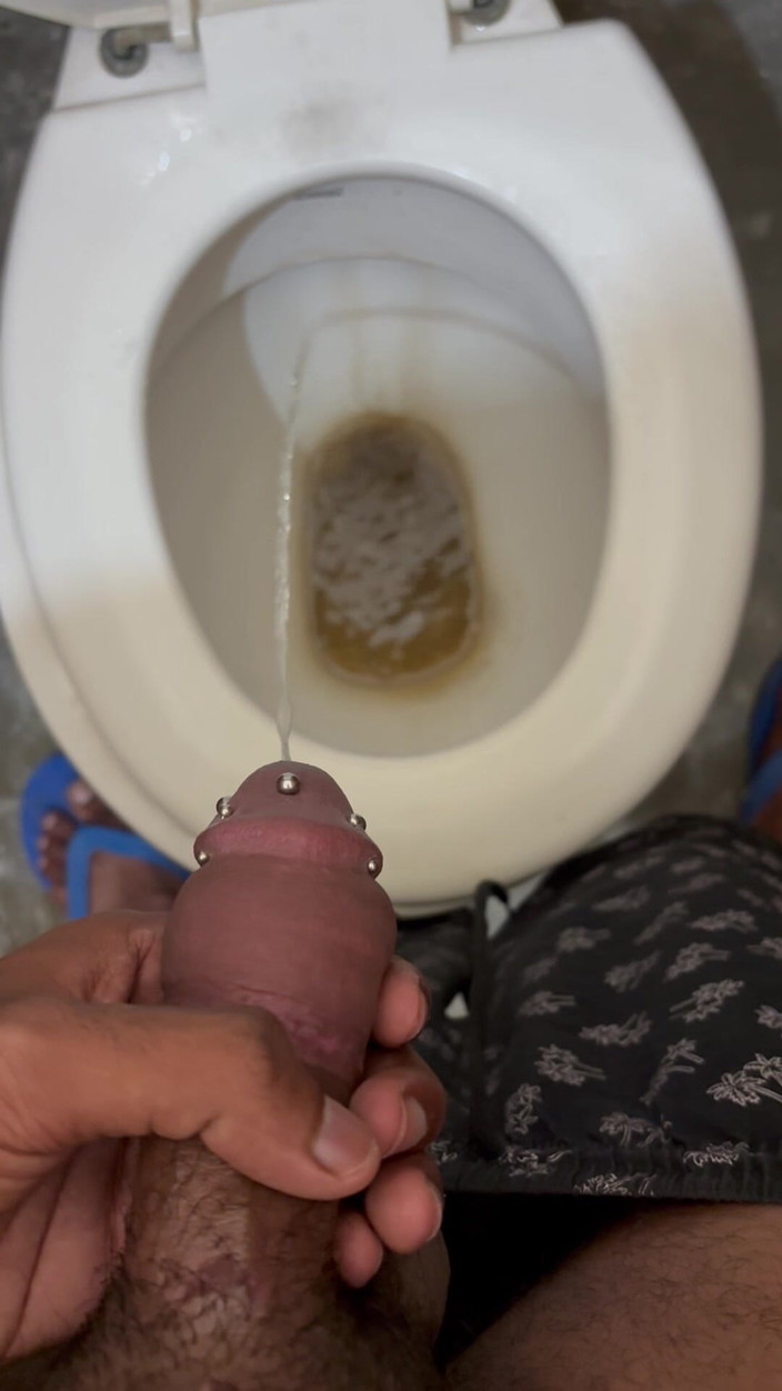 ISHNAV: Posso pisciare con il mio cazzo penetrato e sborrare in...