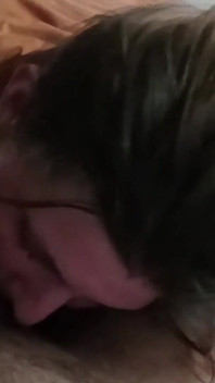 Video completo con enorme semen en la cara de la boca follada