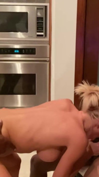 Geile blondines bezoeken grote zwarte pikken in la swingersfeestje voor iedereen