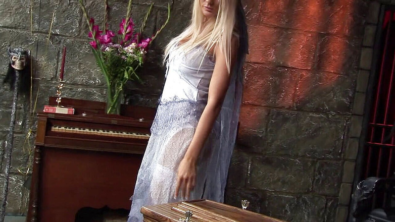 House of submission: La vedova in lutto Stacey saran scopata duramente da un...