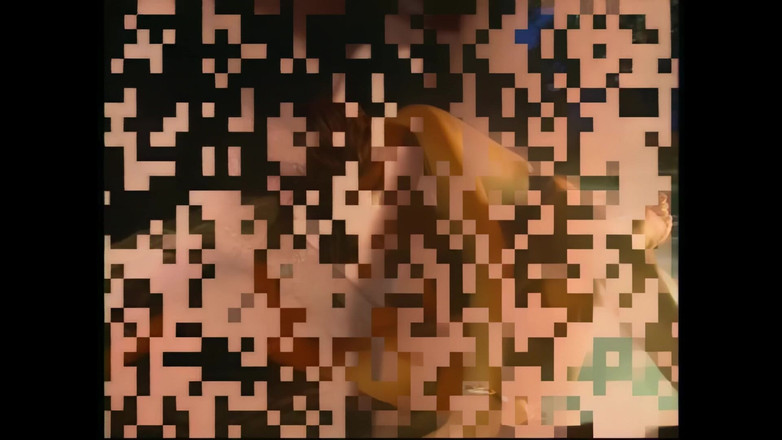 Wonderful Hot World X: Дивовижна лесбійська трійка зі страпоном у ванні