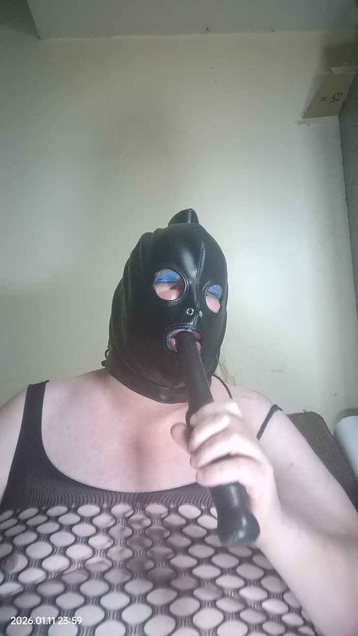 Stephanie-Nicole-TV: BBW TV lutscht dildo und klatscht ihre backen auch damit