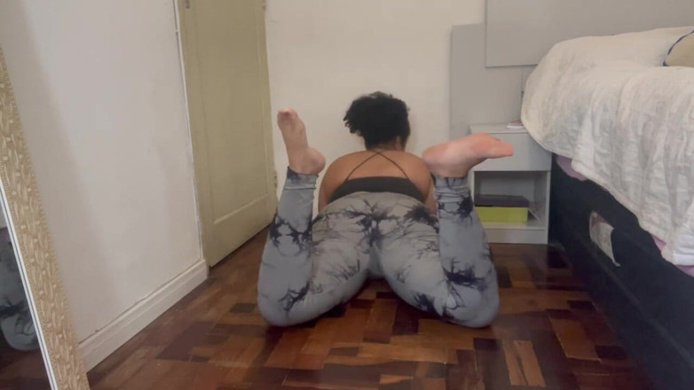 Cutiepiie Chubby: Cutiepiie Curvy - 瑜伽姿势