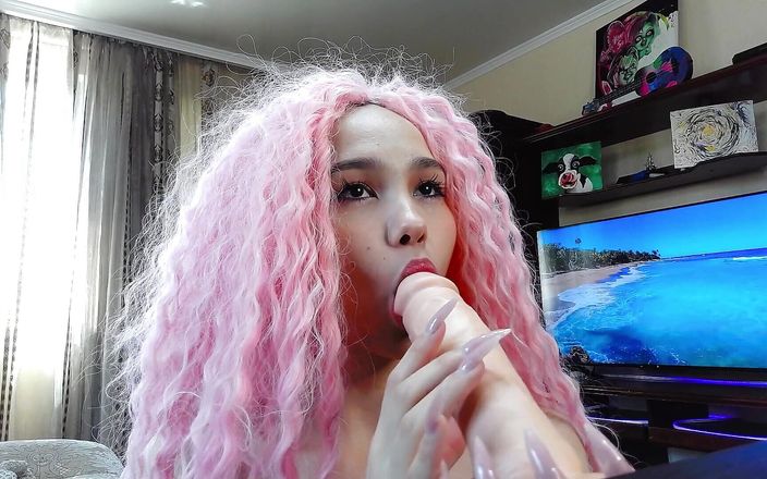 Lil Karina: युवा और हॉट एशियाई लड़की द्वारा रसदार पहला व्यक्ति लंड चुसाई