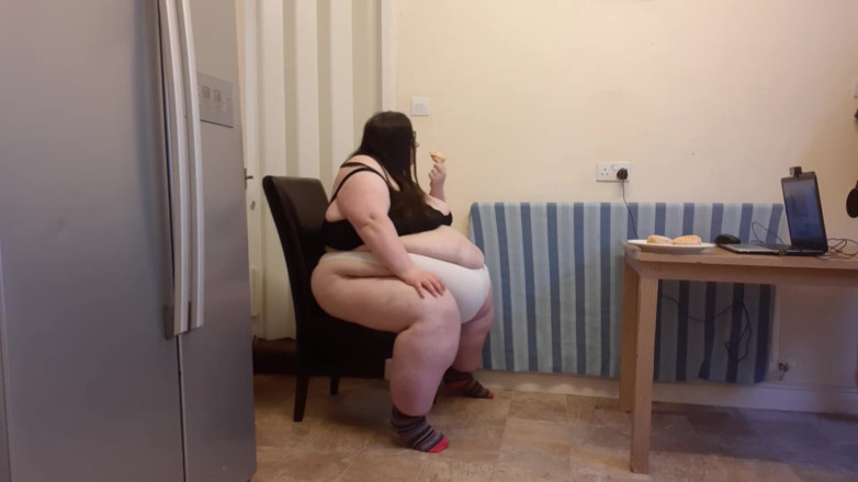 SSBBWLadyBrads: SSBBW ăn donut sau khi nhồi tùy chỉnh
