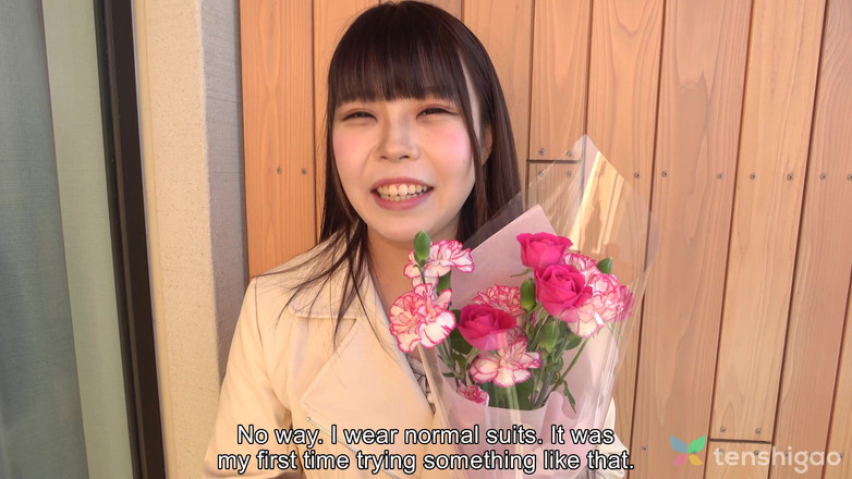 Tenshigao: 戸田舞がオフィスの制服で私たちのためにオナニーしている