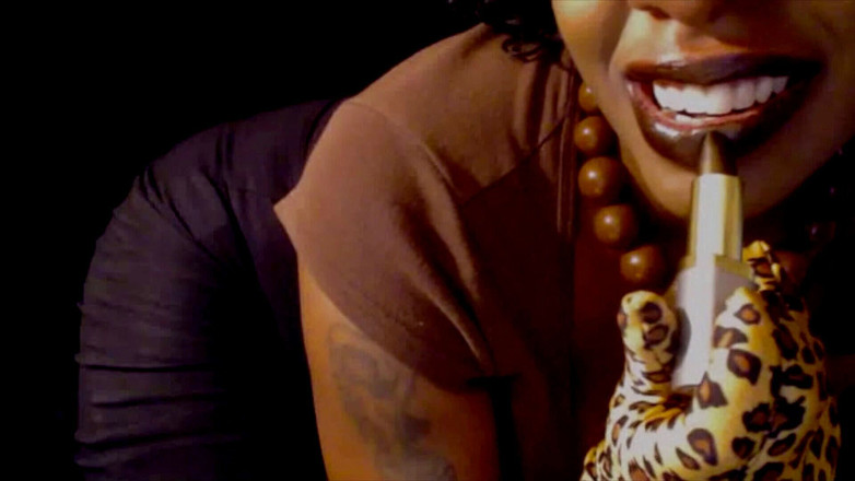 The Goddess Simone: Gincu coklat mengusik