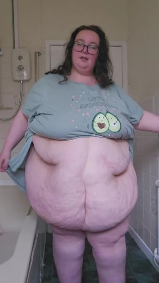 SSBBWLadyBrads: Goddess Bathroom Belly Play