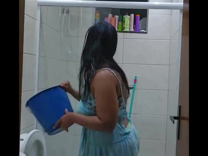 Poppa's Sweet Summer Butter Ball: パパが見張り中にバスルームを掃除させた