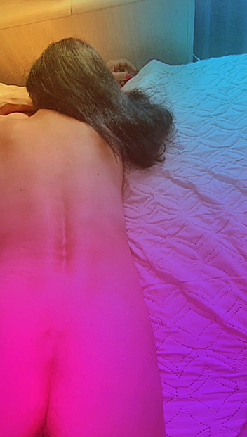 Hotlia: Gekleurde omgekeerde porno