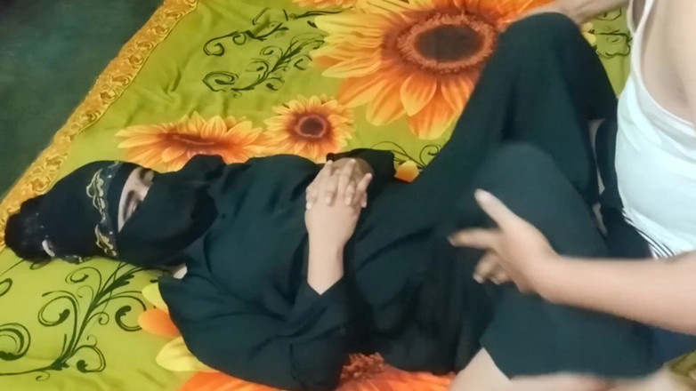 ValuableBridge1: Hidžábská dívka, která nosí burqa, se zajímá o sex