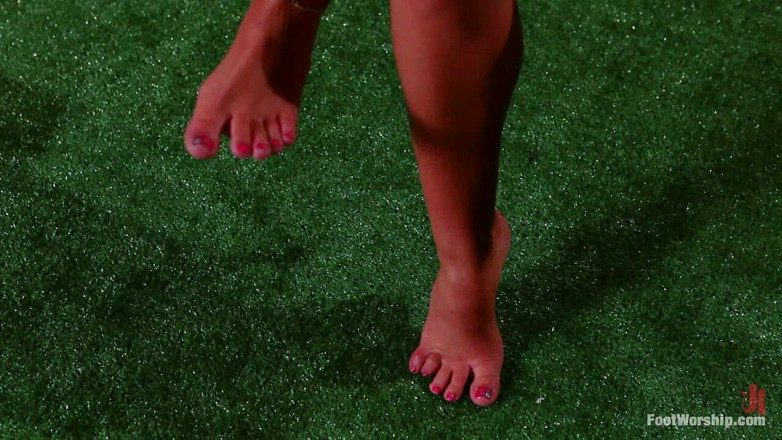 Foot Worship by Kink: Feet That Dance to Elmer's Tune: Jenna Presley