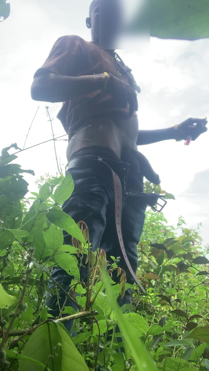 Dickass3x: Snabb sperma efter en lång promenad i skogen