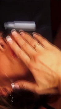Bystiga slampor Stacey Saran och Kiesha Kane delar laster i en Raunchy underkläder trekant