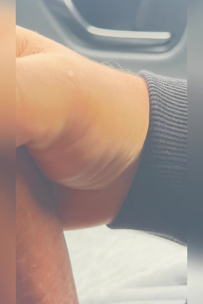 Kadu: Majikan dominan ini pamer kontol besarku sama supir lorry