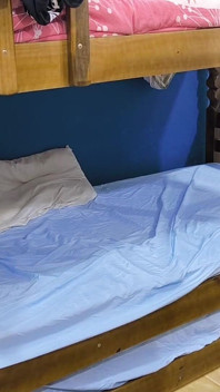 Ven a follarme en la cama de mi hijastro