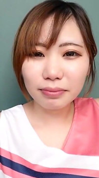 그녀가 당신의 개인 부스터가되고 최대한 열을 안내 할 때 깊은 포옹 응원.