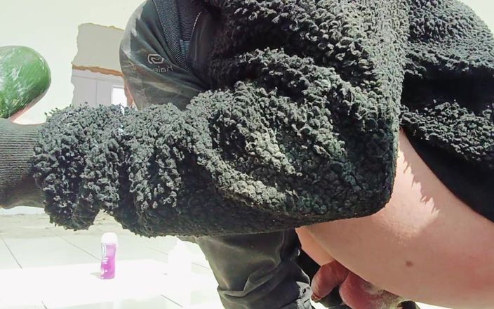 Culopeke: Un jeune homme chante pour ouvrir son cul