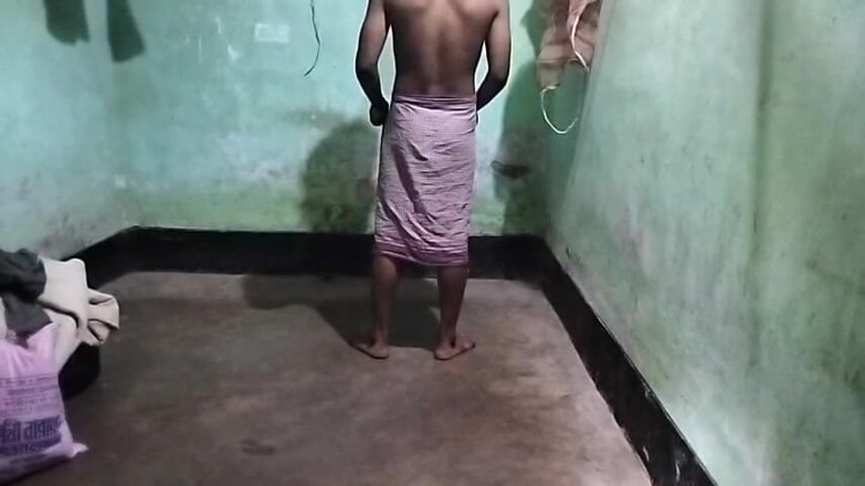 Desi Tits: Prosty przyjaciel po raz pierwszy nadrobienie zaległości w bieliźnie twink...